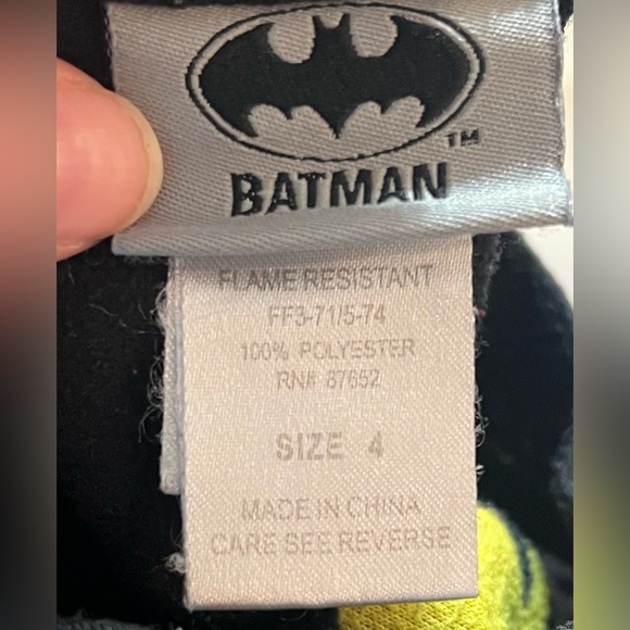 Batman 2-piece pajamas, size 4 - Picture 3 of 5